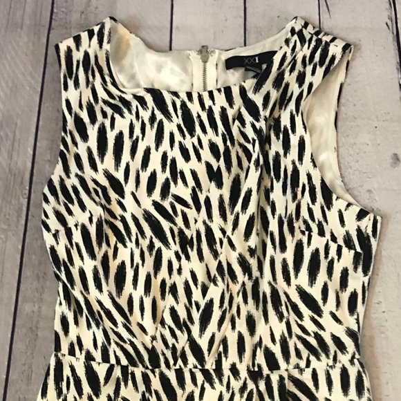 Forever 21 Abstract Print Dress Size M - Picture 4 of 6